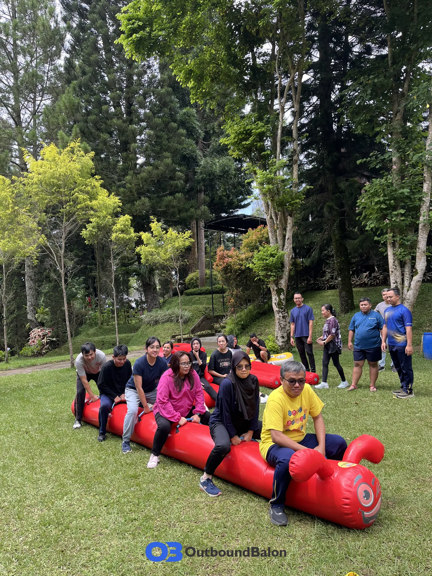 Pasti Seru di Pondok Wisata Mulyono Pangandaran dengan Fun Team Building Games Balon Inflatable