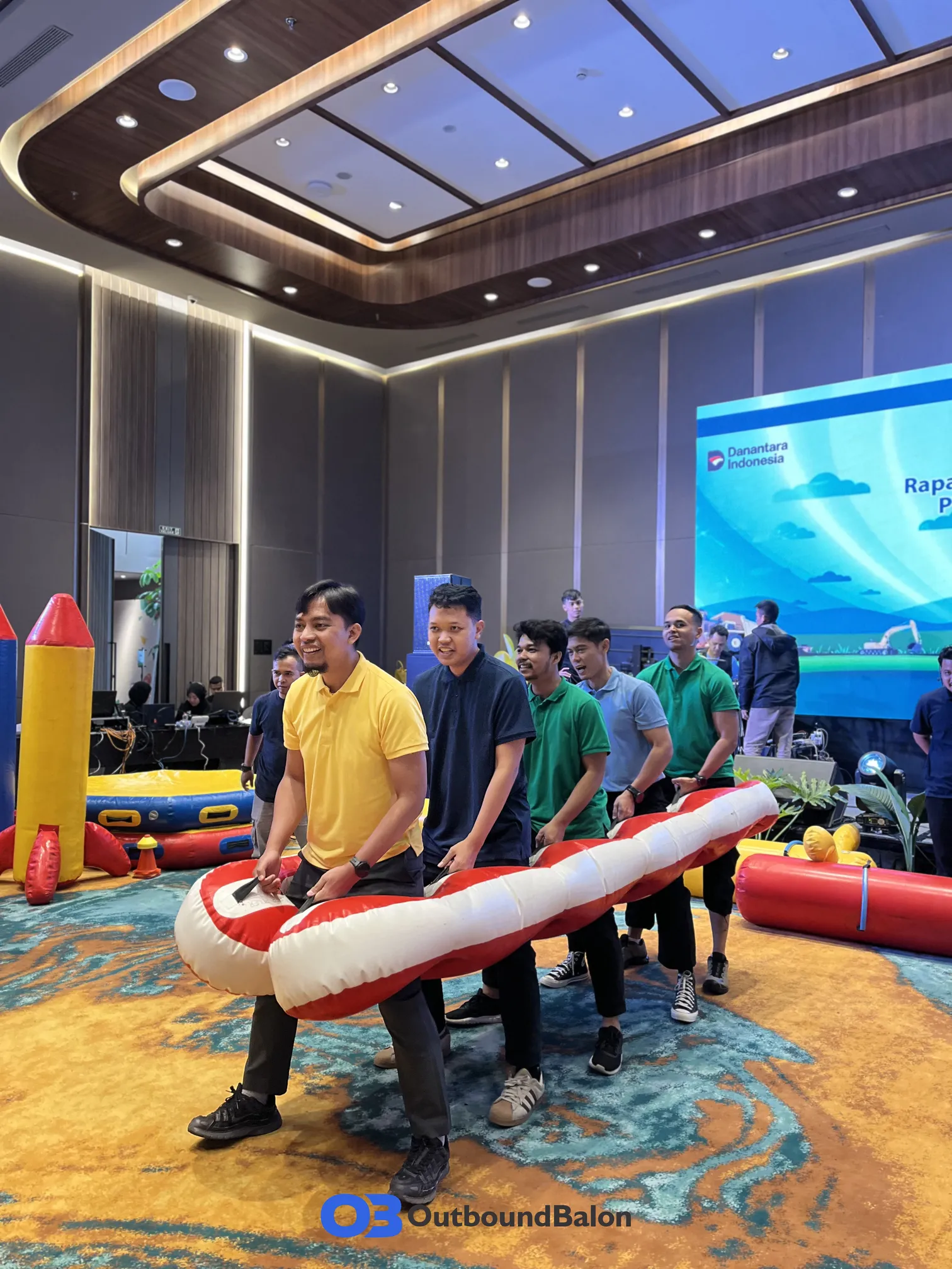 Seru-seruan di Favehotel  Pangandaran dengan Team Building Games Inflatable Balon